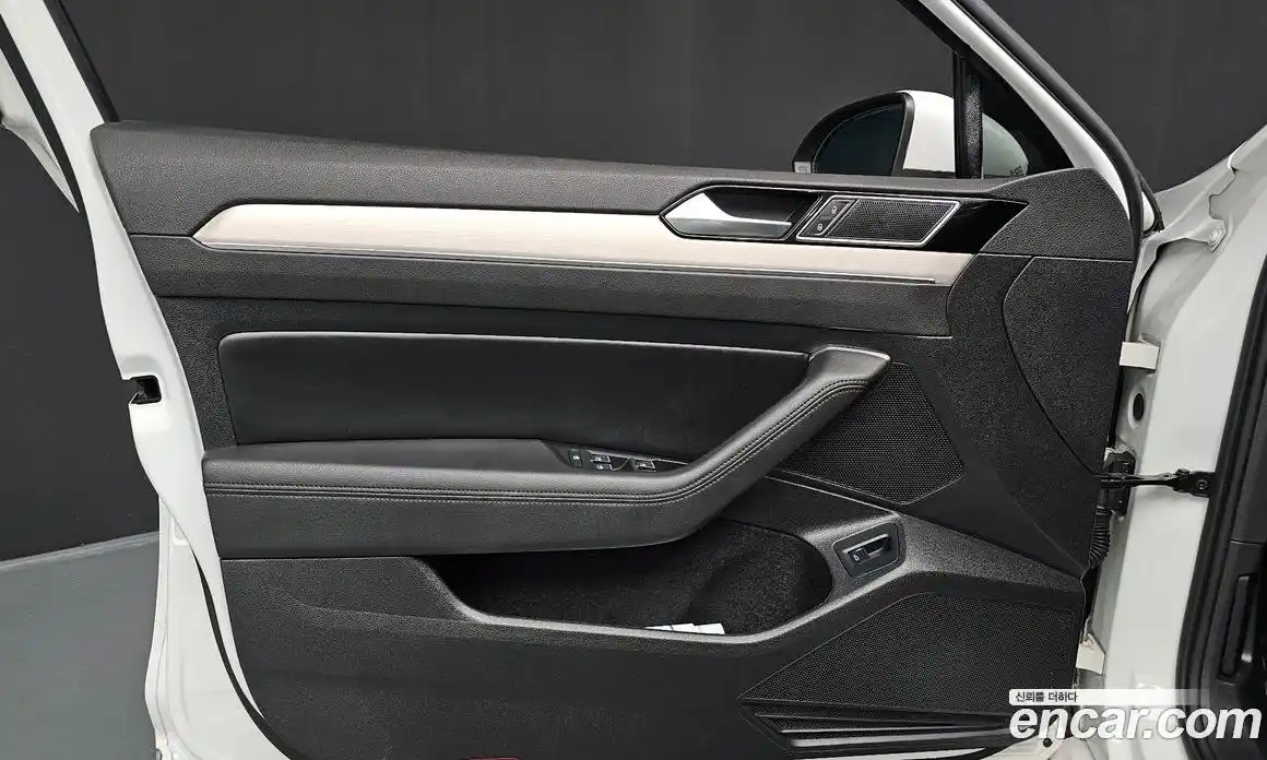 Volkswagen Passat 2018 2.0 автомат (гидро), фото 14