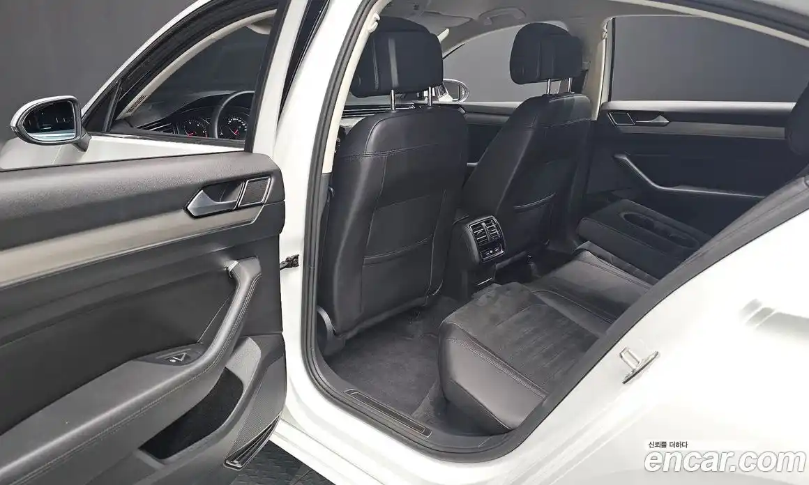 Volkswagen Passat 2018 2.0 автомат (гидро), фото 18