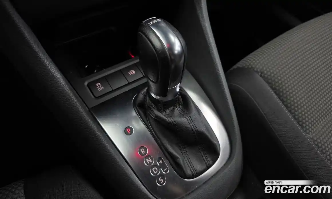 Volkswagen Golf 2012 2.0 автомат (гидро), фото 9