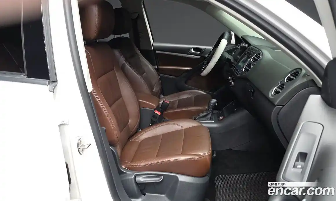 Volkswagen Tiguan 2013 2.0 автомат (гидро), фото 11