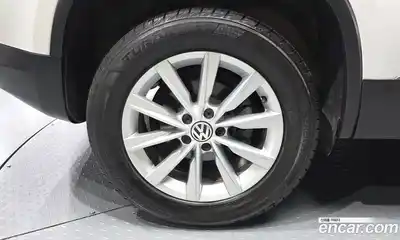 Volkswagen Tiguan 2013 2.0 автомат (гидро), миниатюра 5
