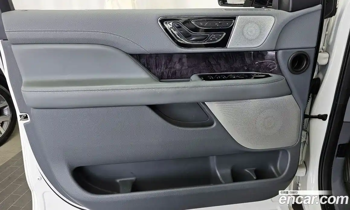 Lincoln Navigator 2021 3.5 автомат (гидро), фото 14 Lincoln Navigator 2021 3.5 автомат (гидро), фото 14