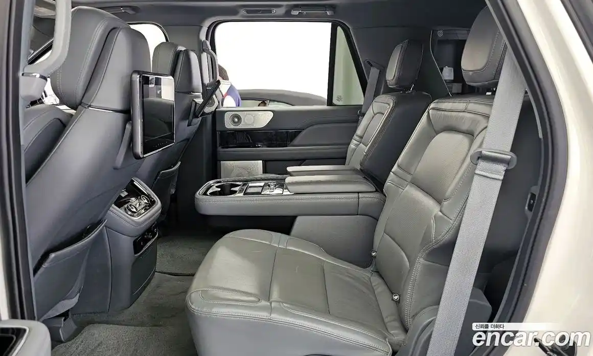 Lincoln Navigator 2021 3.5 автомат (гидро), фото 16 Lincoln Navigator 2021 3.5 автомат (гидро), фото 16