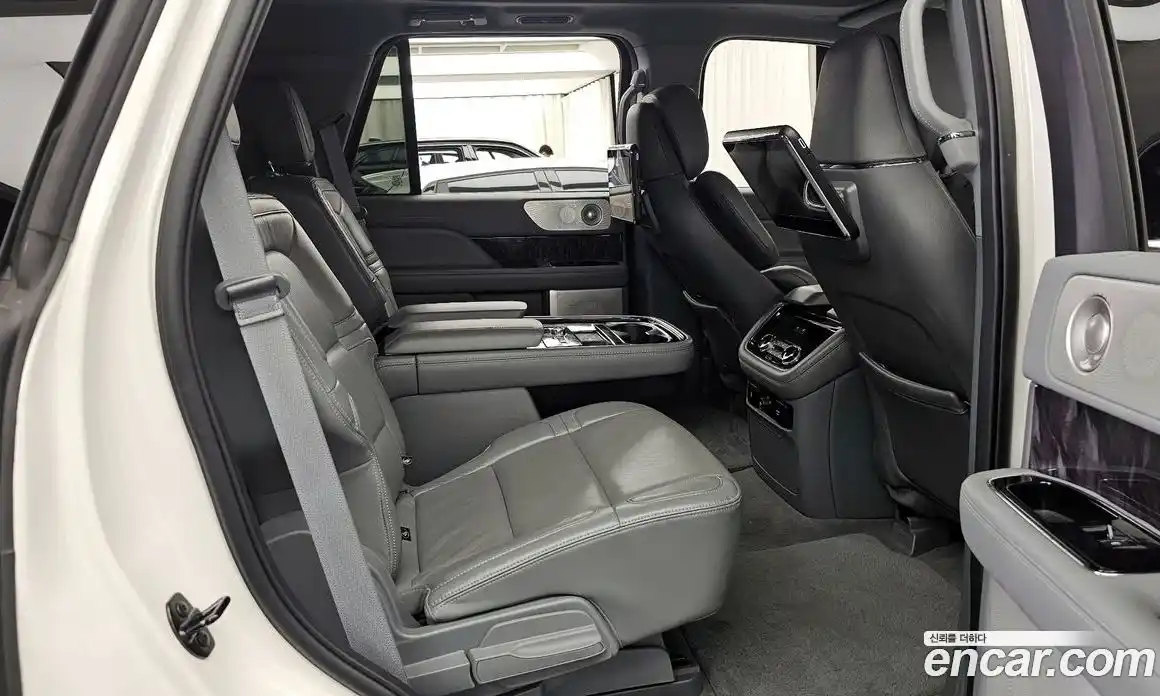 Lincoln Navigator 2021 3.5 автомат (гидро), фото 18 Lincoln Navigator 2021 3.5 автомат (гидро), фото 18