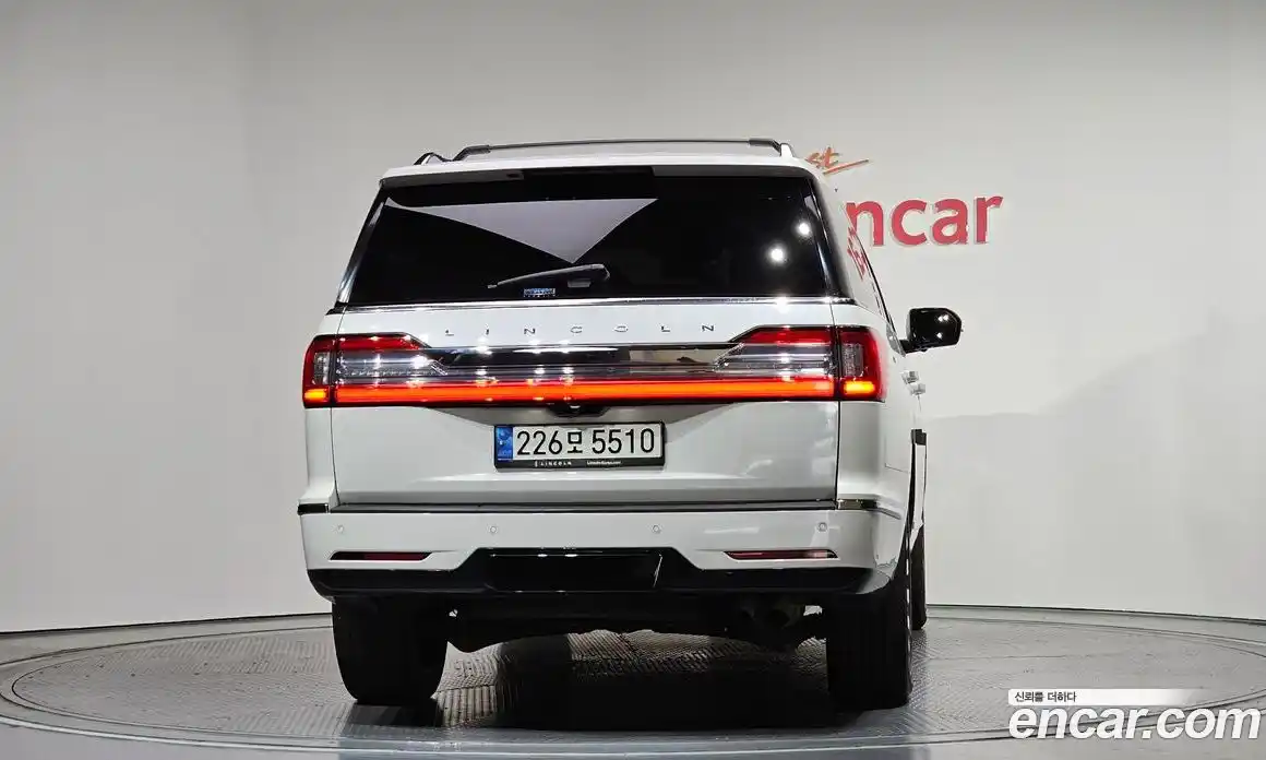 Lincoln Navigator 2021 3.5 автомат (гидро), фото 4 Lincoln Navigator 2021 3.5 автомат (гидро), фото 4