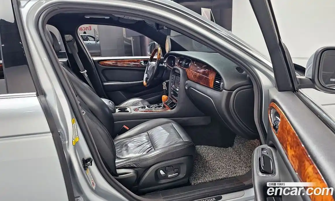 Jaguar XJ 2008 2.7 автомат (гидро), фото 16 Jaguar XJ 2008 2.7 автомат (гидро), фото 16