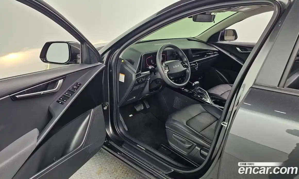 Kia Niro 2022 1.6 автомат (гидро), фото 11
