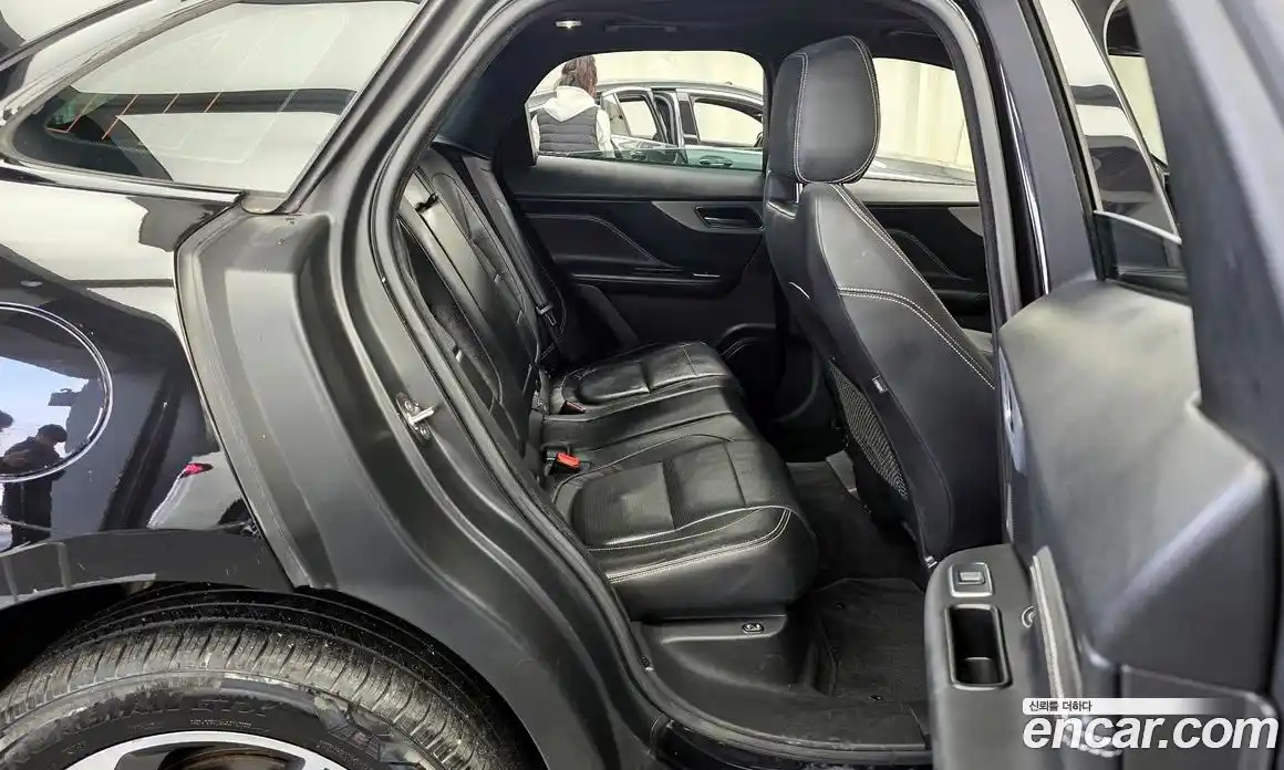 Jaguar F-Pace 2017 3.0 автомат (гидро), фото 12 Jaguar F-Pace 2017 3.0 автомат (гидро), фото 12