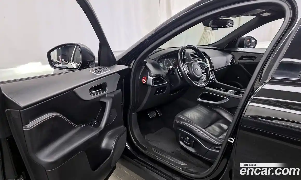 Jaguar F-Pace 2017 3.0 автомат (гидро), фото 10 Jaguar F-Pace 2017 3.0 автомат (гидро), фото 10