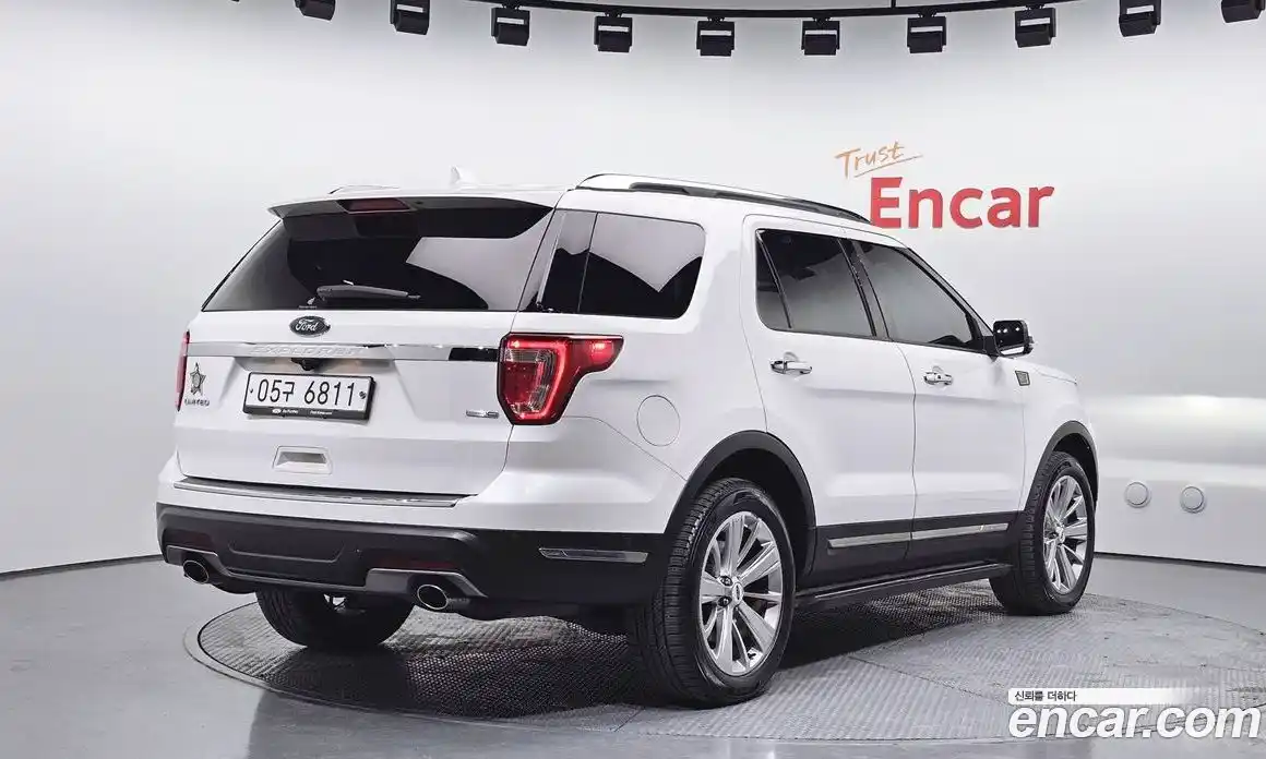 Ford Explorer 2018 2.3 автомат (гидро), фото 2