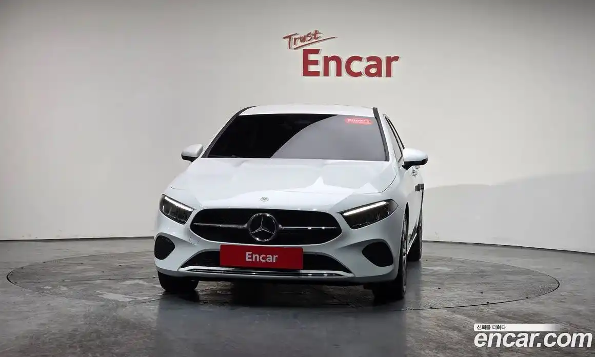 Mercedes-Benz A-Class 2024 2.0 гидро, фото 2