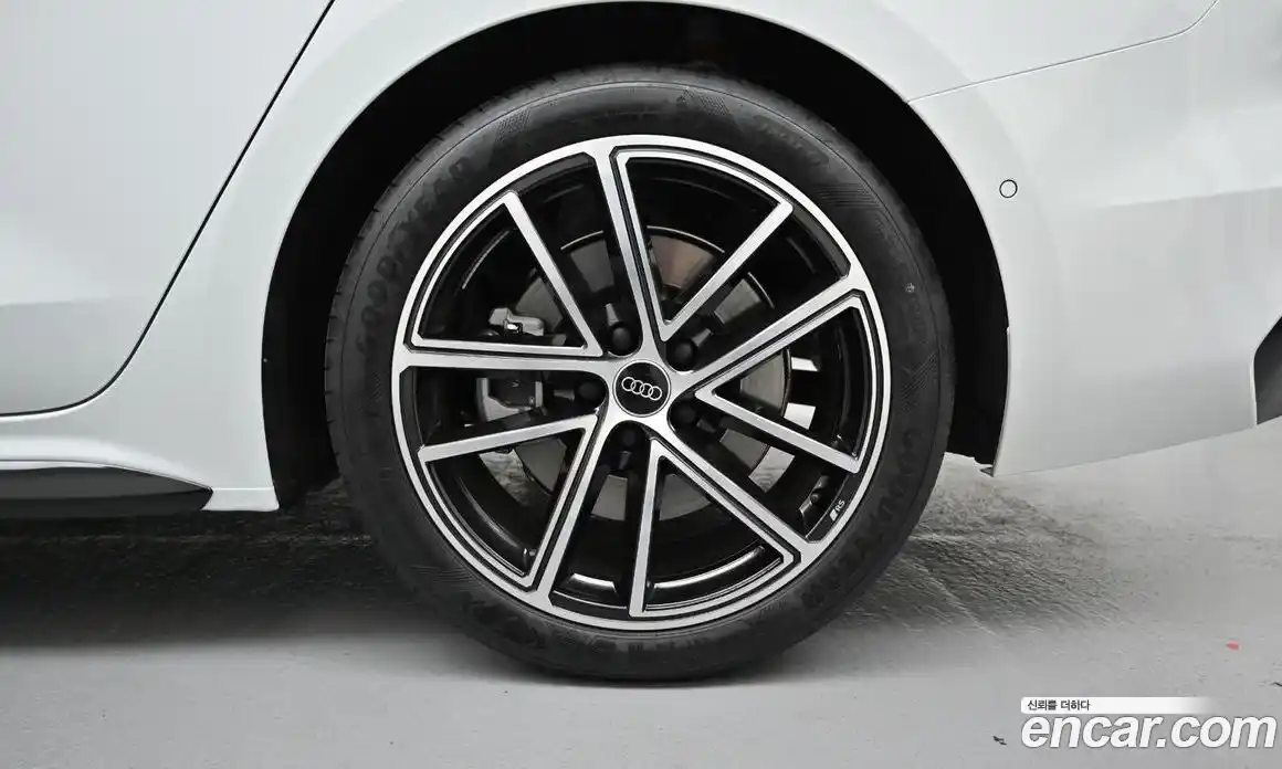 Audi A5 2025 2.0 автомат (гидро), фото 5