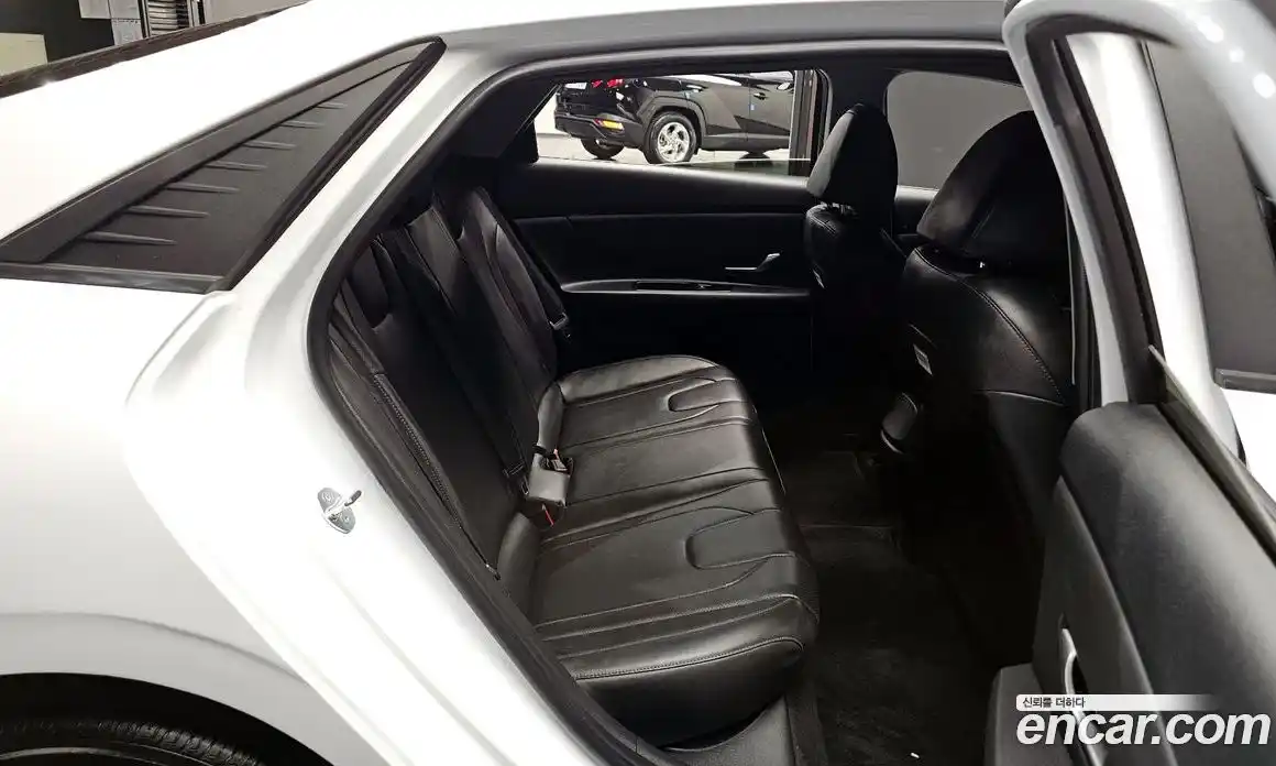 Hyundai Avante 2023 1.6 автомат (гидро), фото 11