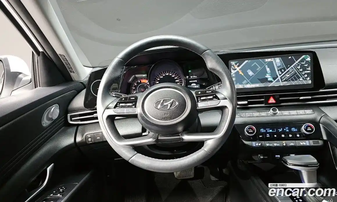Hyundai Avante 2023 1.6 автомат (гидро), фото 13