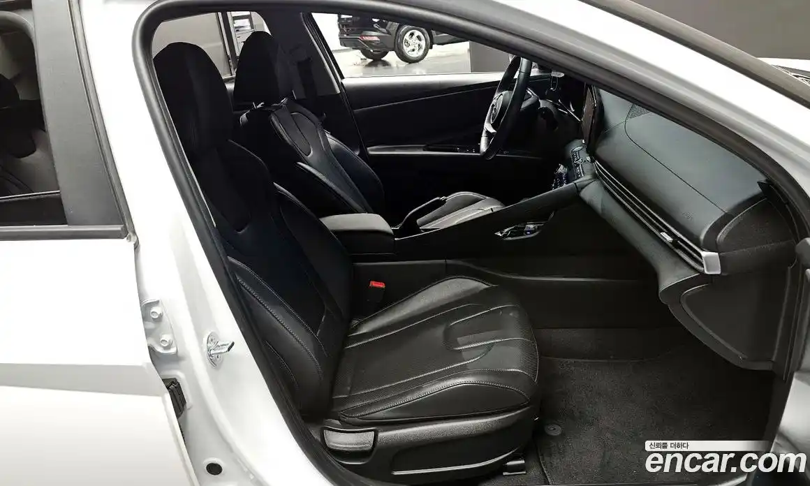 Hyundai Avante 2023 1.6 автомат (гидро), фото 10