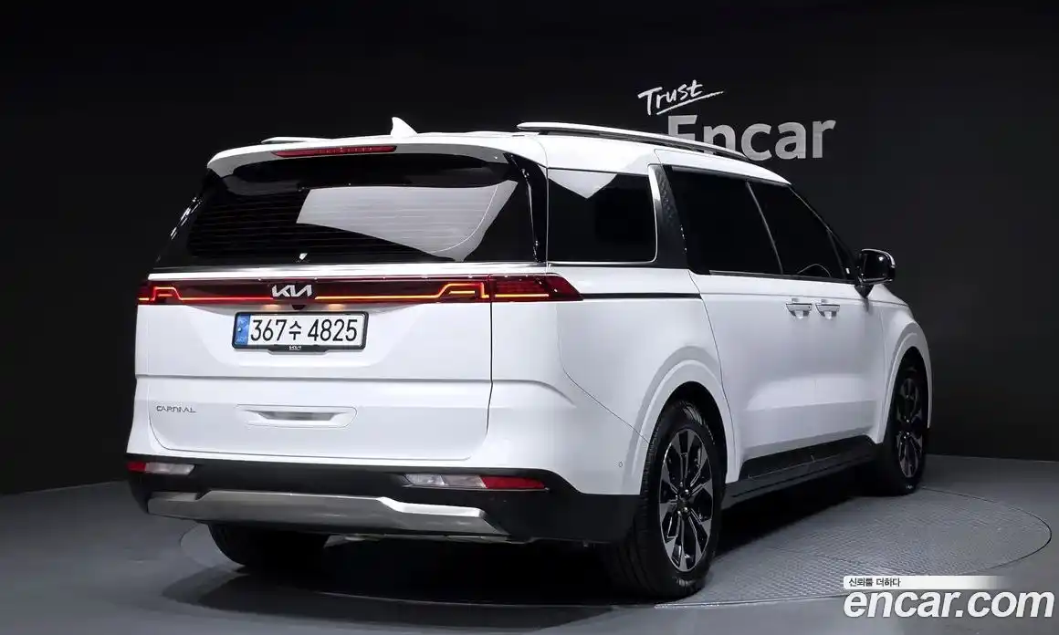 Kia Carnival 2023 3.5 автомат (гидро), фото 2