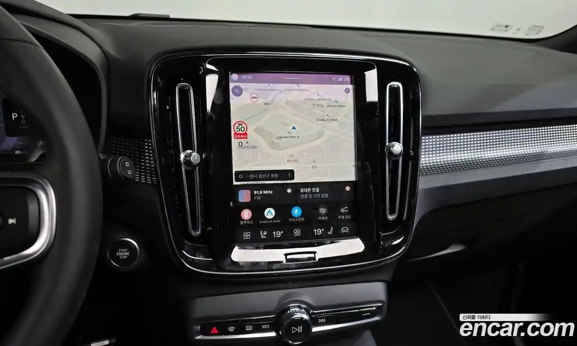 Volvo XC40 2024 2.0 автомат (гидро), фото 18