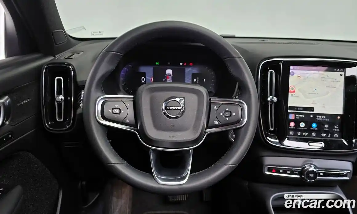 Volvo XC40 2024 2.0 автомат (гидро), фото 19