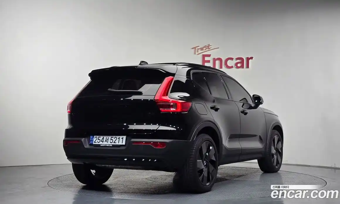 Volvo XC40 2024 2.0 автомат (гидро), фото 2