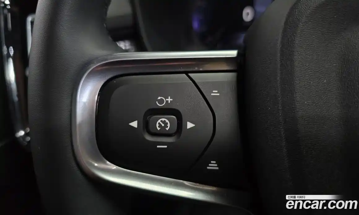 Volvo XC40 2024 2.0 автомат (гидро), фото 21