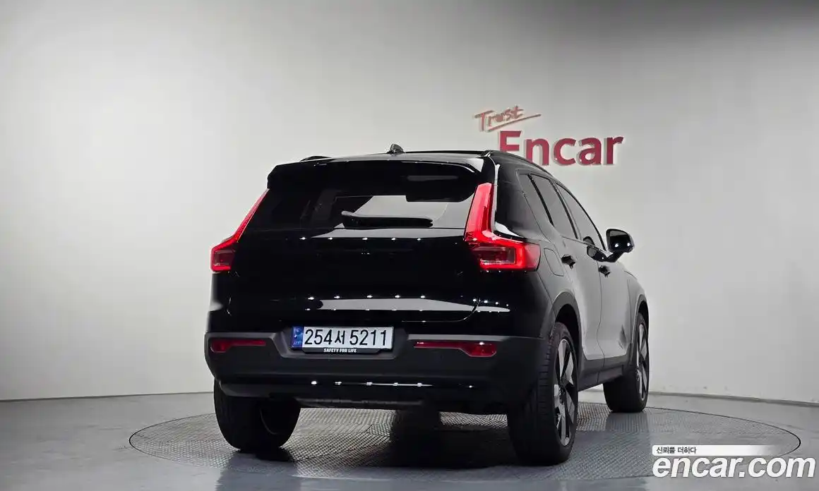 Volvo XC40 2024 2.0 автомат (гидро), фото 4