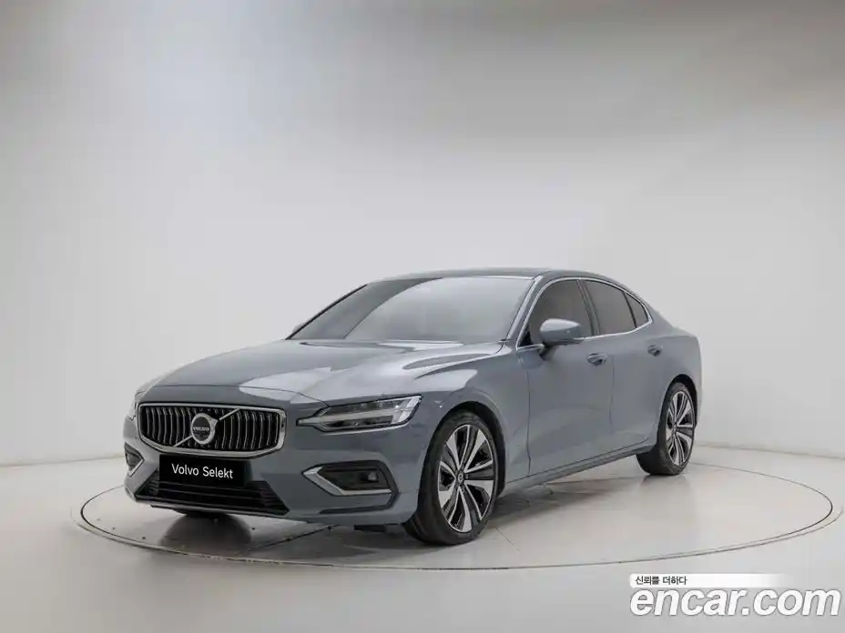 Volvo S60 2023 2.0 автомат (гидро), фото 1