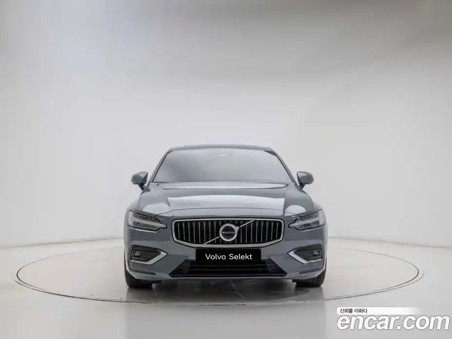 Volvo S60 2023 2.0 автомат (гидро), фото 2