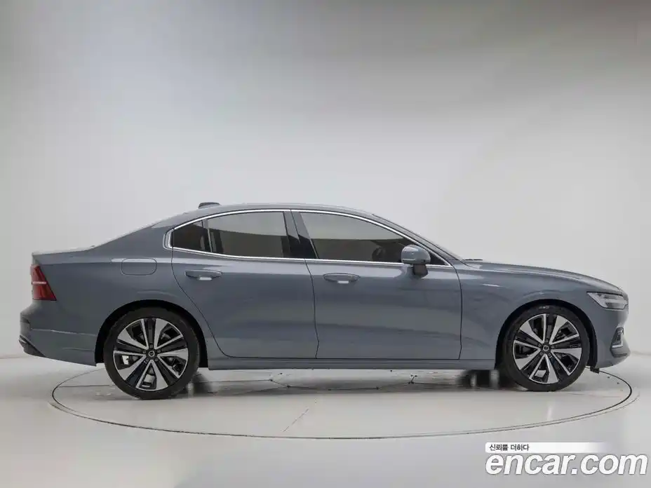 Volvo S60 2023 2.0 автомат (гидро), фото 3