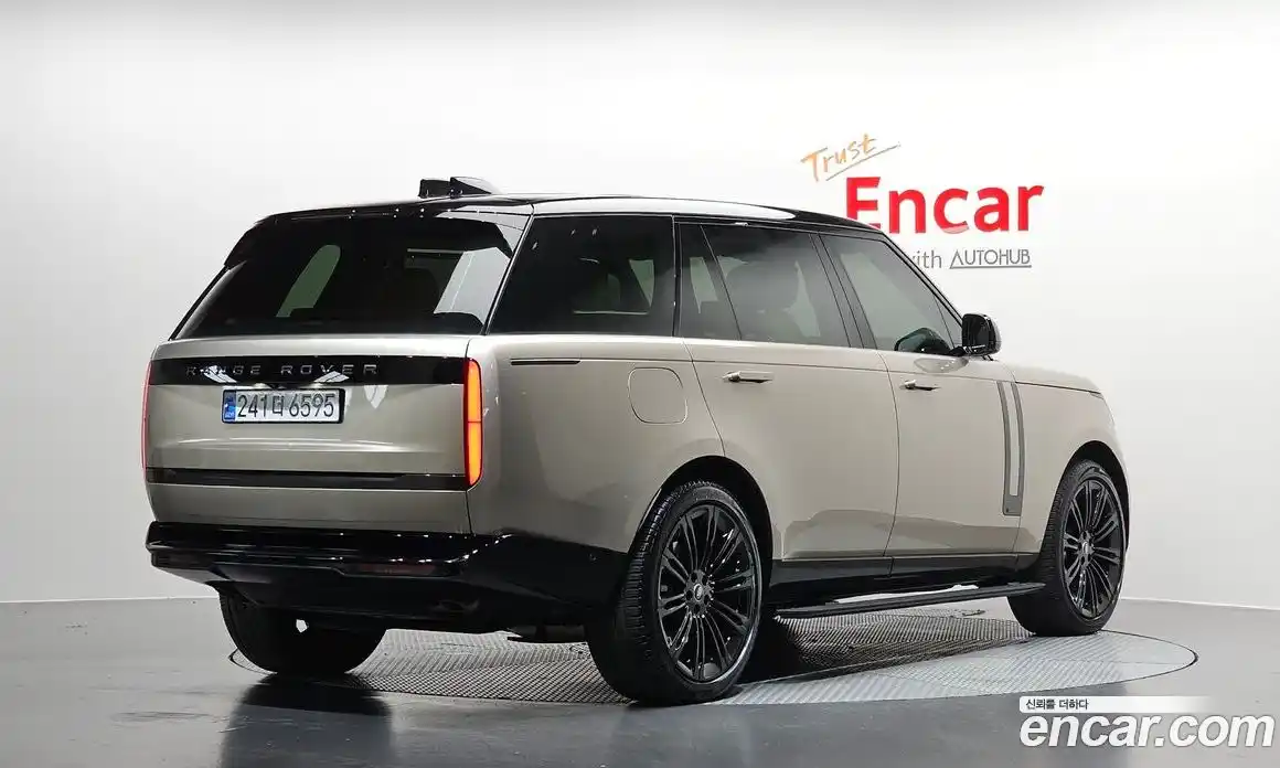 Land Rover Range Rover 2024 4.4 автомат (гидро), фото 2