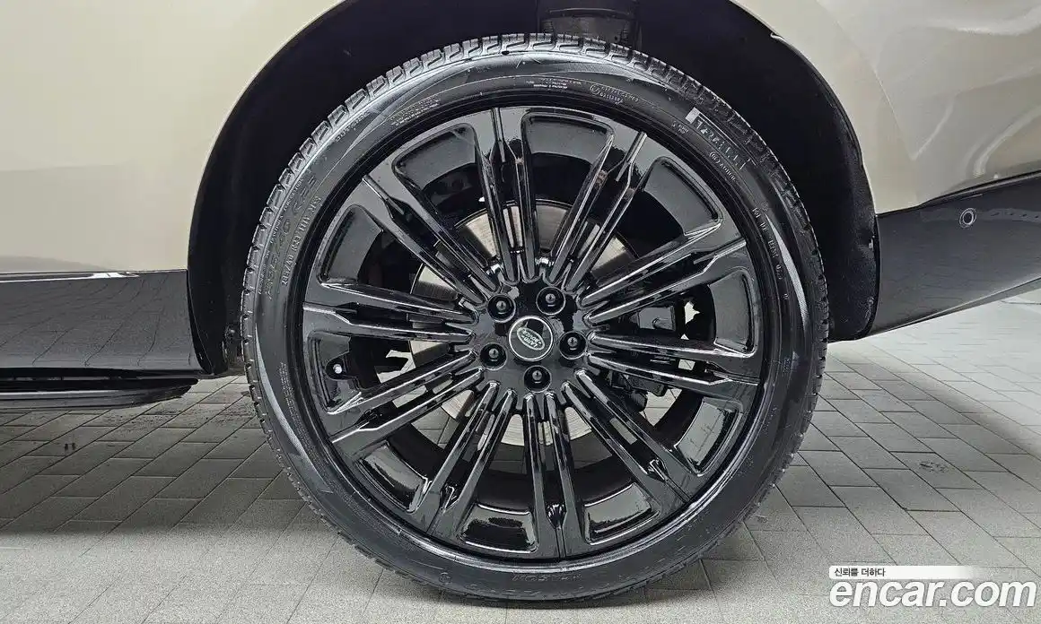 Land Rover Range Rover 2024 4.4 автомат (гидро), фото 7