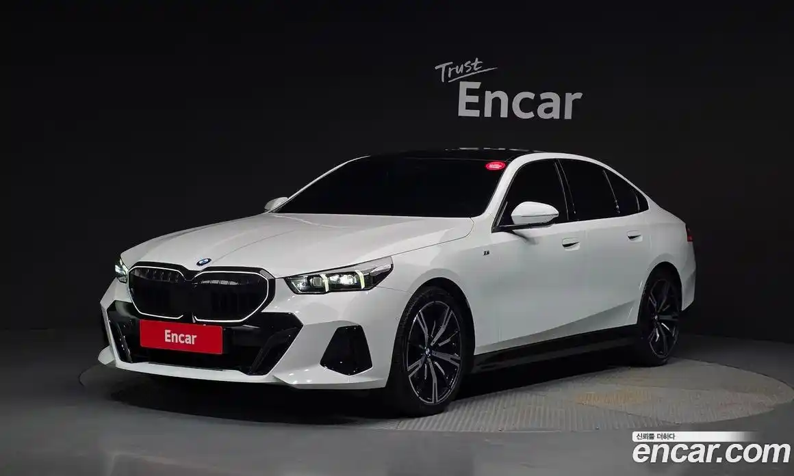 BMW 5 серия 2025 2.0 автомат (гидро), фото 1