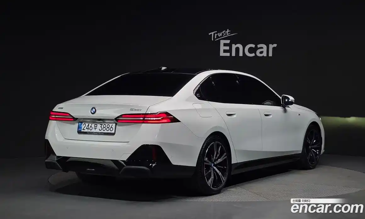 BMW 5 серия 2025 2.0 автомат (гидро), фото 2
