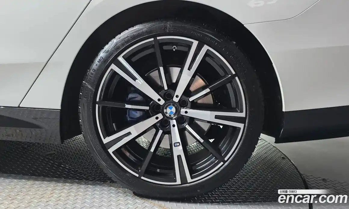 BMW 5 серия 2025 2.0 автомат (гидро), фото 7