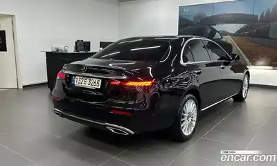 Mercedes-Benz E-Class 2023 2.0 автомат (гидро), миниатюра 3