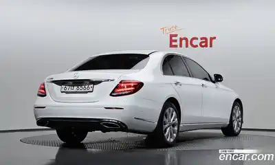 Mercedes-Benz E-Class 2018 2.0 автомат (гидро), миниатюра 2