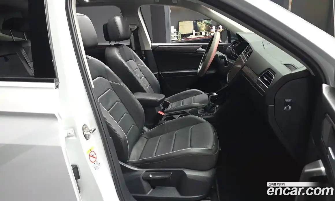 Volkswagen Tiguan 2023 2.0 автомат (гидро), фото 17