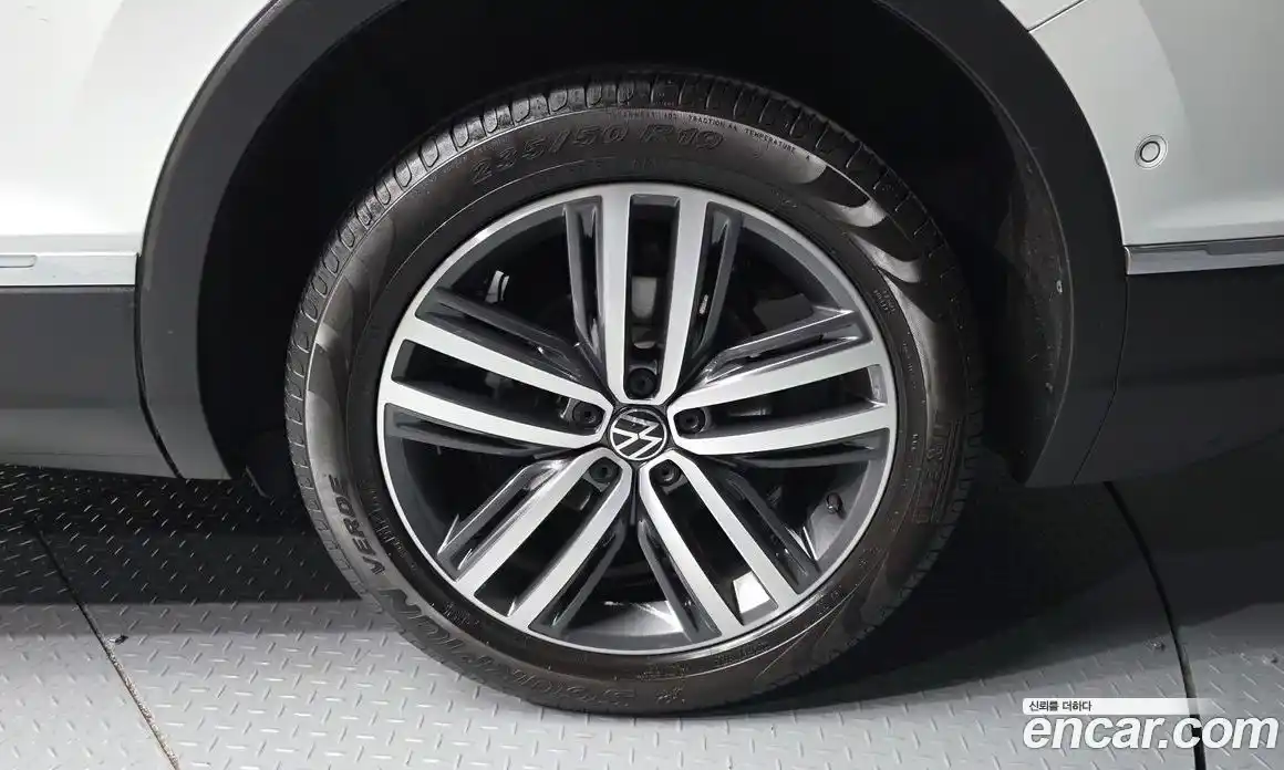 Volkswagen Tiguan 2023 2.0 автомат (гидро), фото 5