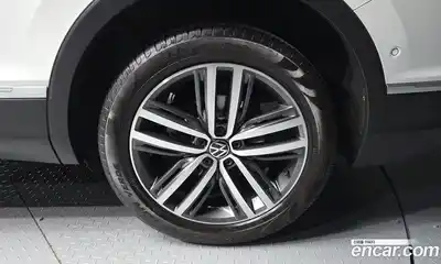 Volkswagen Tiguan 2023 2.0 автомат (гидро), миниатюра 5