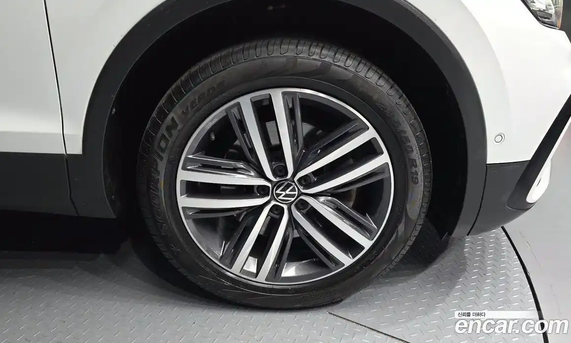 Volkswagen Tiguan 2023 2.0 автомат (гидро), фото 7