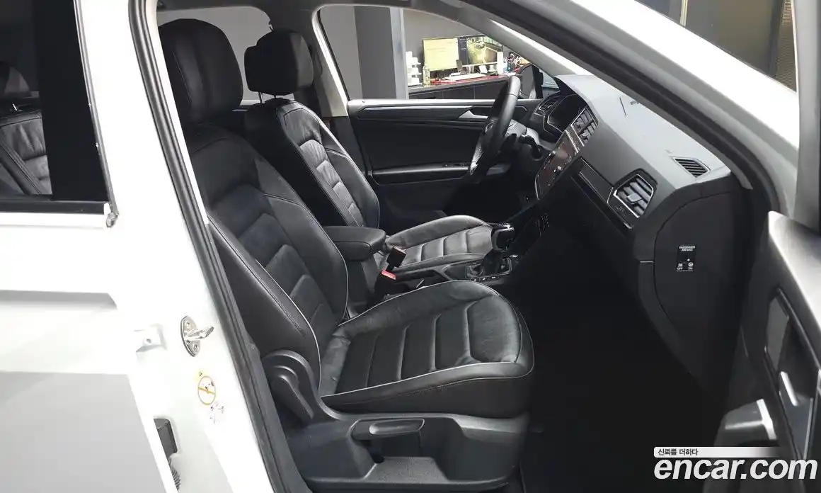Volkswagen Tiguan 2021 2.0 автомат (гидро), фото 17