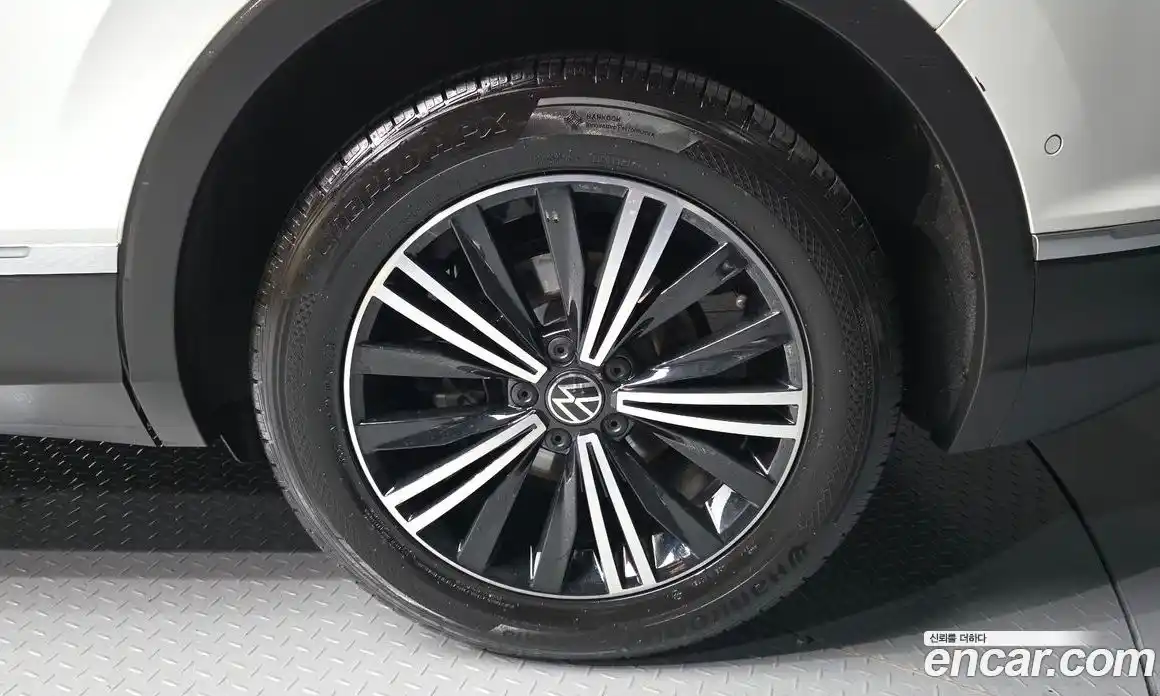 Volkswagen Tiguan 2021 2.0 автомат (гидро), фото 5
