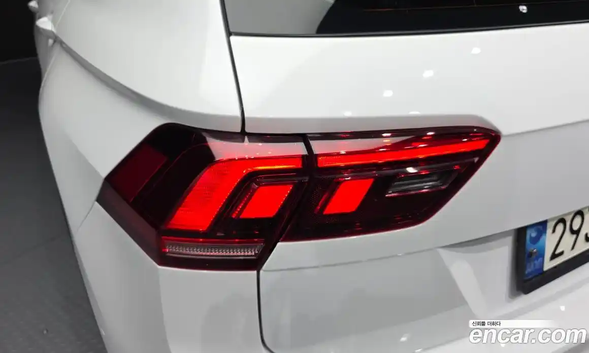 Volkswagen Tiguan 2021 2.0 автомат (гидро), фото 9