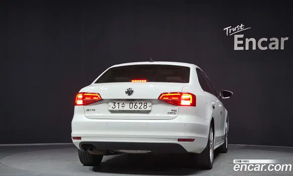 Volkswagen Jetta 2015 2.0 автомат (гидро), фото 4