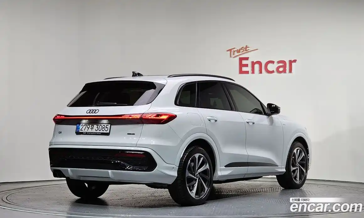 Audi Q5 2025 2.0 автомат (гидро), фото 1