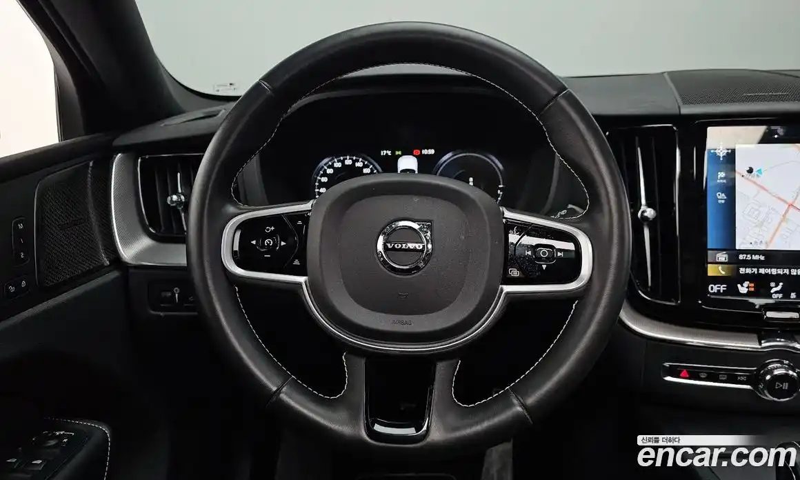 Volvo XC60 2021 2.0 автомат (гидро), фото 13