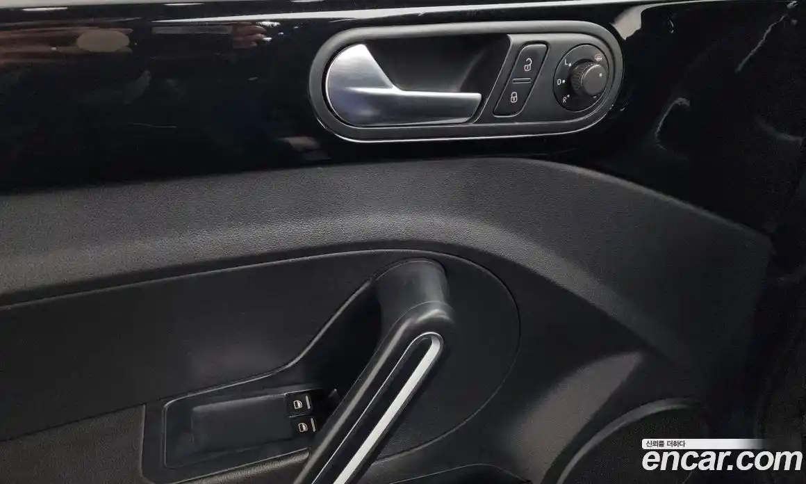 Volkswagen Beatle 2013 2.0 автомат (гидро), фото 17