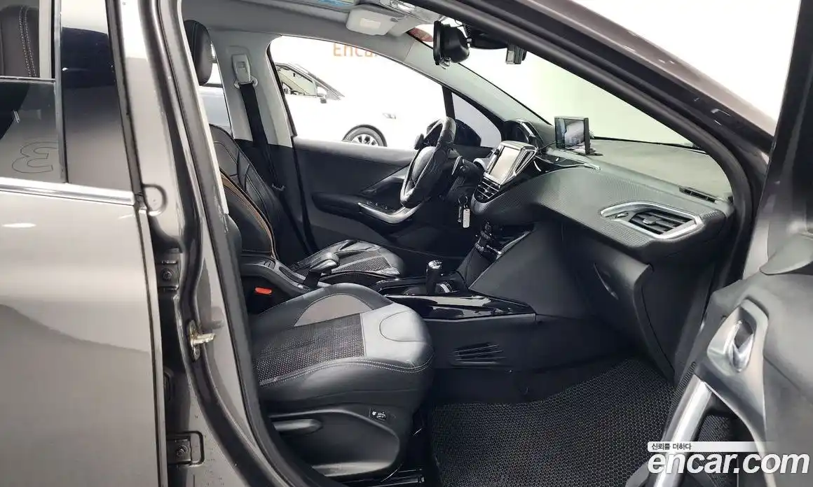 Peugeot 2008 2018 1.6 автомат (гидро), фото 11