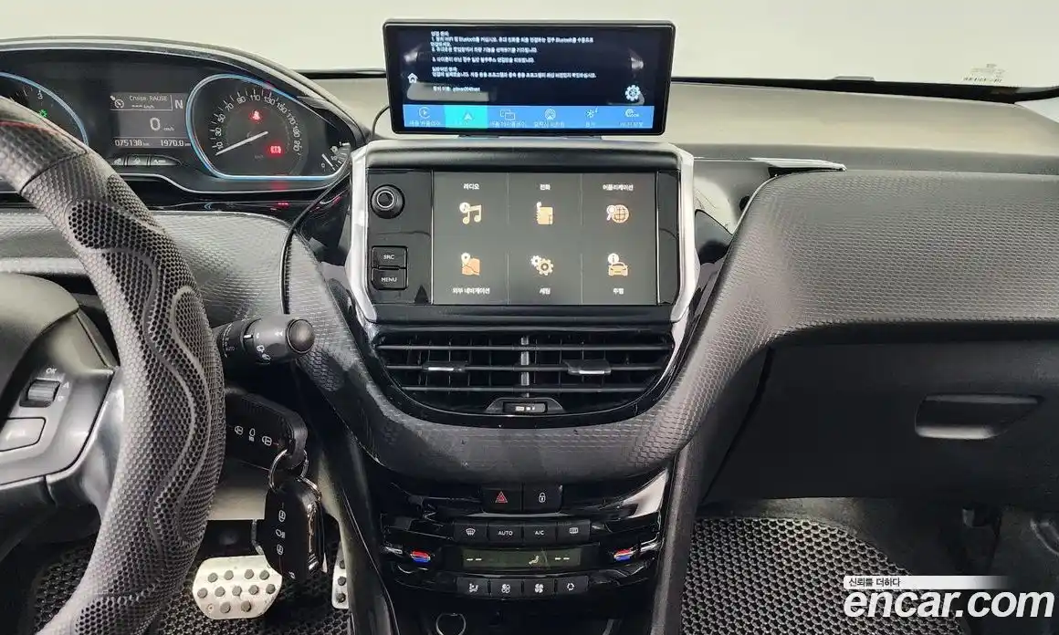 Peugeot 2008 2018 1.6 автомат (гидро), фото 14