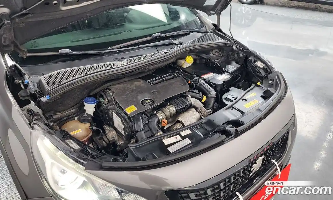 Peugeot 2008 2018 1.6 автомат (гидро), фото 6