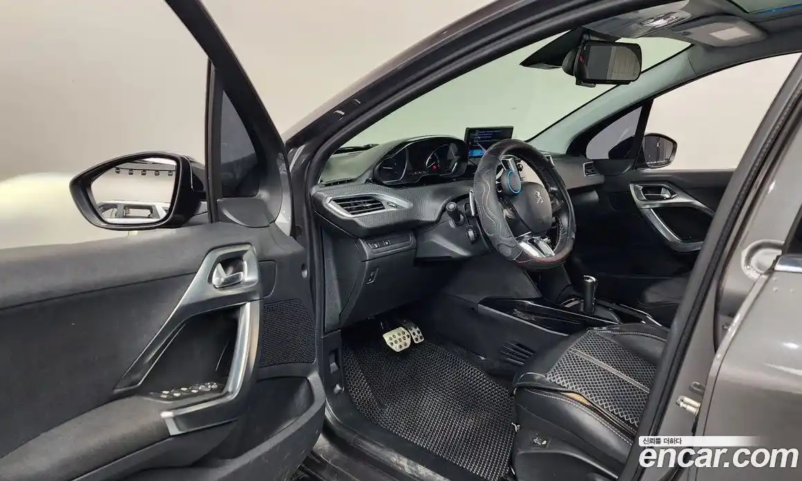 Peugeot 2008 2018 1.6 автомат (гидро), фото 10